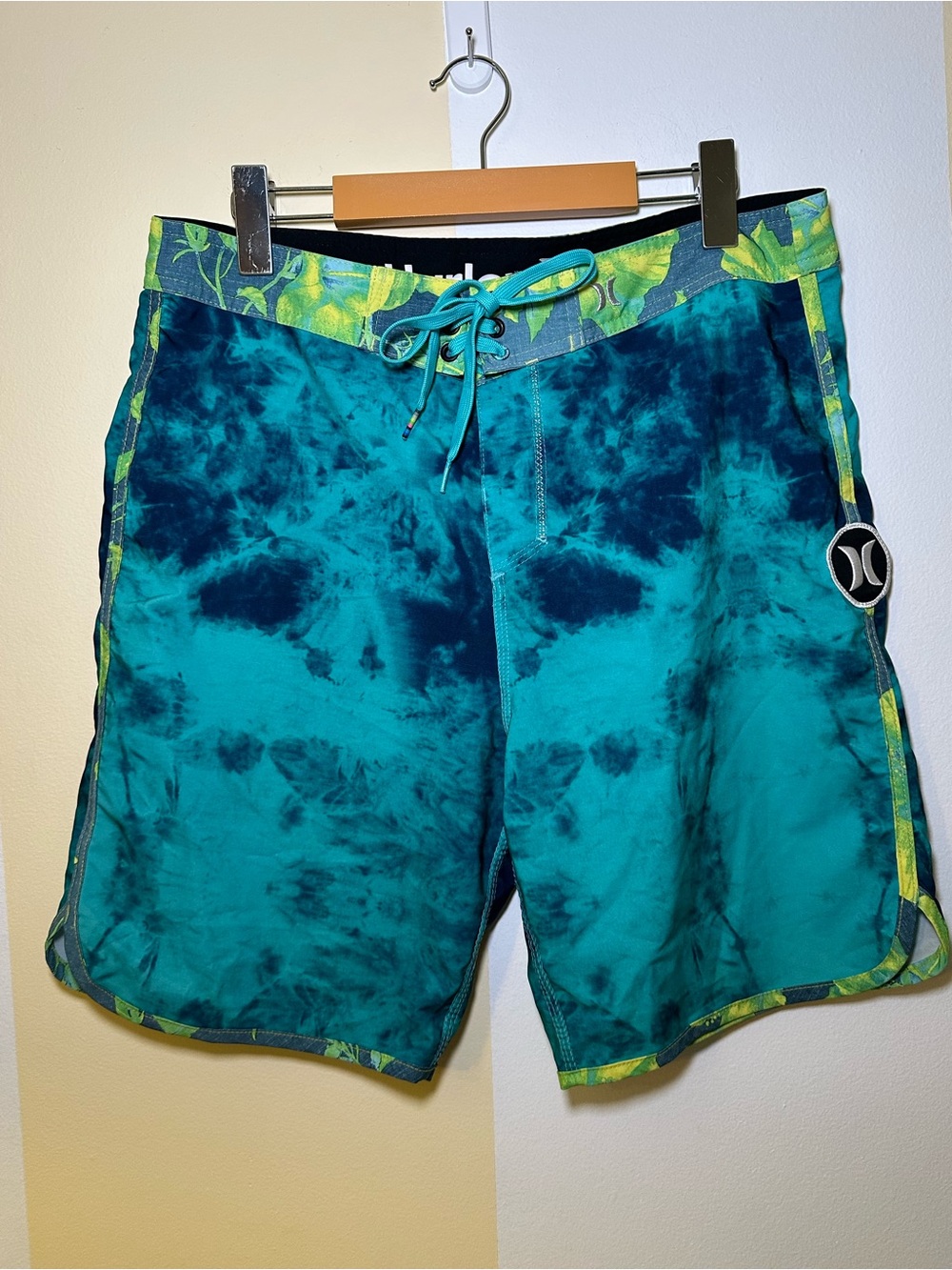 Hurley Phantom Board Shorts Mens 31 Blue Teal Tie Dye Floral Swim Trunks